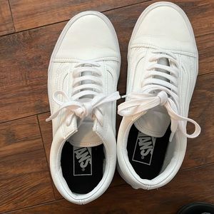 Vans Old School Classic Tumble Shoe - White Leather, 5.5 Men/ 7 women.